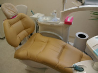 柔らかく座り心地の良い診療台でリラックスして治療を受けられます。