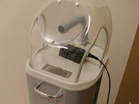 義歯などの削りかすが飛び散らない様にするためのバキューム。空気を汚さないように。